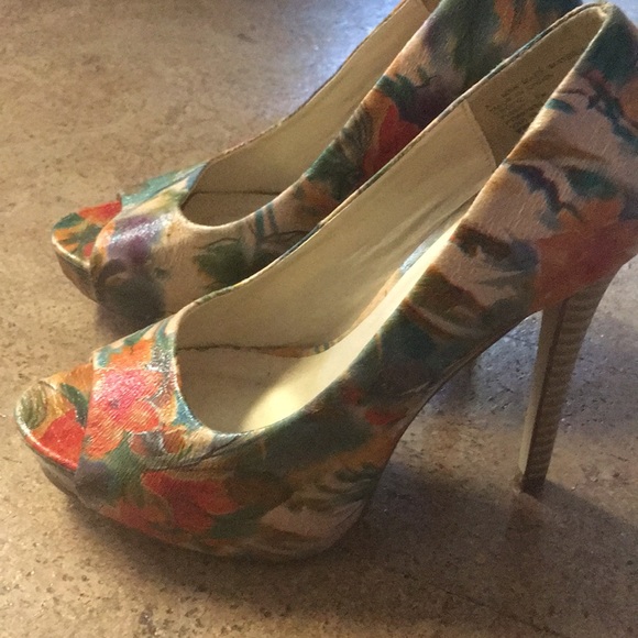 Torta Caliente Shoes - Womens Torta Caliente peep toe heels size 7